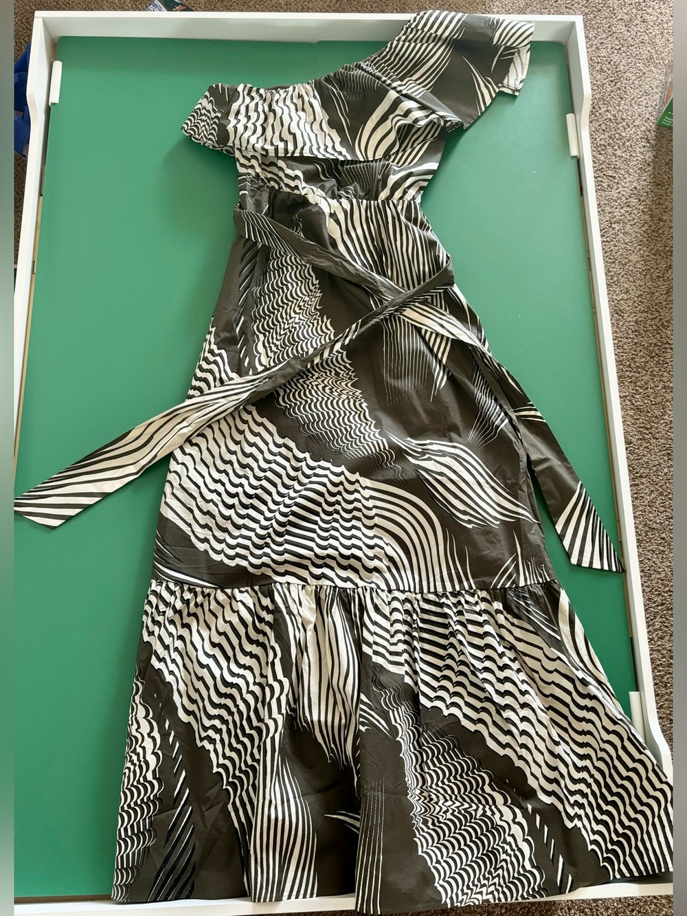 Express Women Size XS Green and White One-Shoulder Patterned Maxi Dress